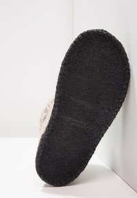 Bergstein COZY - Pantoffels - beige