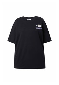 Camiseta negra de gran tamaño hecha de algodón, con mangas cortas y un estampado gráfico en azul y blanco en el pecho.