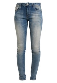 Jeans ajustados en denim azul desvaído. Cuenta con cinco bolsillos, un cierre de botón en la parte delantera y un sutil desgaste en los muslos para mayor textura.