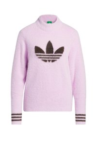 Lyserød sweater med en fuzzy tekstur, der har et mørkebrunt Adidas-logo og brune stribede accenter på ærmerne. Høj halsudskæring.