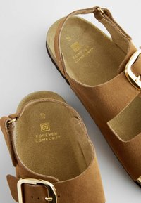 Next BACK STRAP  - Sandaalit nilkkaremmillä - golden tan