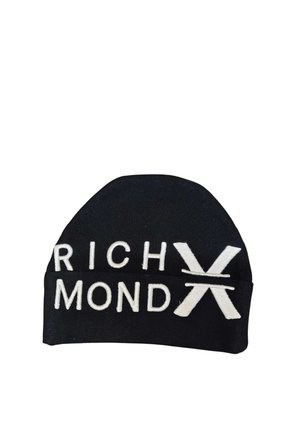 Berretto lavorato a maglia nero con testo bianco ricamato che recita "RICHMOND", diviso da un grande "X" bianco sul lato destro.