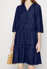 Marc Cain Denimové šaty - dark blue