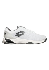 Chaussure de sport blanche avec une tige texturée, des accents gris et un logo noir. Elle dispose d'une semelle rembourrée et d'un talon renforcé.