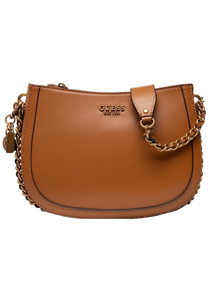 Sac à épaule en simili cuir marron avec une bandoulière en chaîne dorée, fermeture à rabat magnétique et logo de la marque embossé à l'avant.