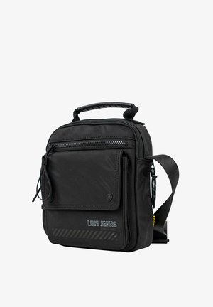 Bolso mensajero negro de nylon con asa superior, bolsillo con solapa frontal, compartimento con cremallera y detalle de logo impreso. Cuenta con una correa ajustable.