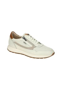 Zapatillas blancas con cuero texturizado y detalles de ante. Presentan un cierre lateral, puntera redonda y tacón marrón en contraste. Suela de goma.
