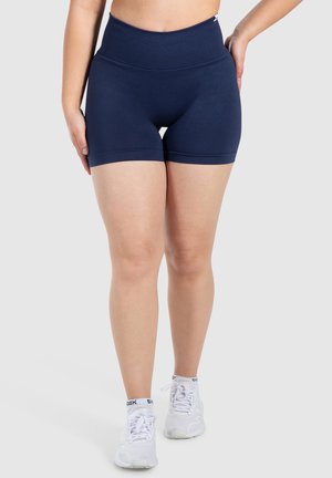 Marineblauwe sportshorts met een hoge tailleband, gemaakt van elastische stof, ontworpen voor comfort en beweging. Vlotte textuur en getailleerde pasvorm.