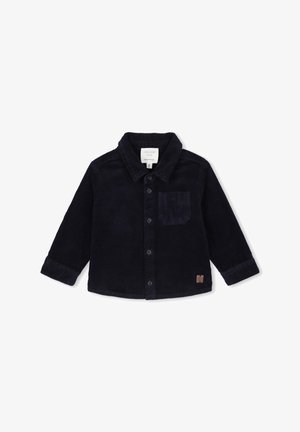 Schwarzes Cord-Hemd mit langen Ärmeln, Knopfleiste vorne, einer Brusttasche, Stehkragen und kleinem braunem Logopatch nahe dem Saum.