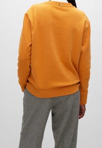 BOSS Sweatshirt - yellow