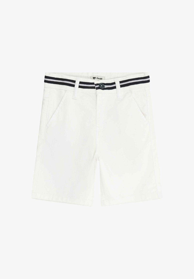 Pantalones cortos de algodón blancos con una cinturilla a rayas en blanco y negro. Cuenta con dos bolsillos frontales y un cierre de botón. Diseño de corte recto.