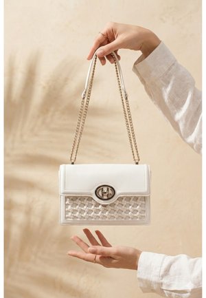 Derimod, Bandolera - white