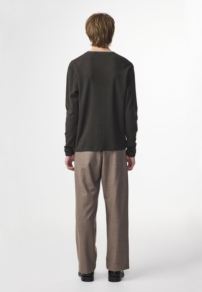 NN.07 CLIVE - Pullover - dark army
