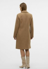 Vero Moda BOO - Abrigo clásico - tan