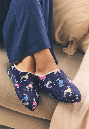 Next, REGULAR FIT - NAVY MULE DOG SLIPPERS . - Pantuflas - navy dog print