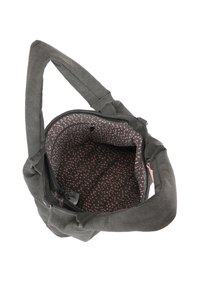 Borsa in suede grigia con un'ampia apertura, caratterizzata da un morbido rivestimento interno scuro con leggere macchie rosa e manici corti.