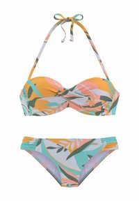 Bikini-Set mit einem floralen Druck in Pastellfarben. Das Oberteil hat einen Neckholder mit Raffung, während die Unterhose seitliche Raffung hat.