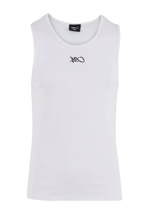 Bijela pamučna majica bez rukava s rebrastom teksturom. Sadrži crni logo izvezen na prsima. Klasični dizajn bez rukava.