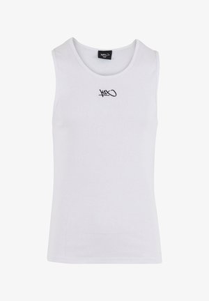 Bílý bavlněný top bez rukávů s žebrovanou strukturou. Na hrudi je vyšitá černá nášivka s logem. Klasický design bez rukávů.