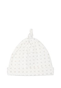 Katoenen babyhoed met een gestructureerde witte stof met een subtiel lichtbruin zigzagpatroon, afgewerkt met een geknoopte design op de bovenkant.