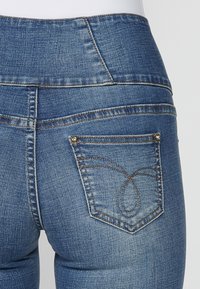 Koroshi Traperice uskog kroja - azul med   medium blue