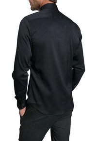 BENSON & CHERRY CHEMISE - Chemise classique - noire