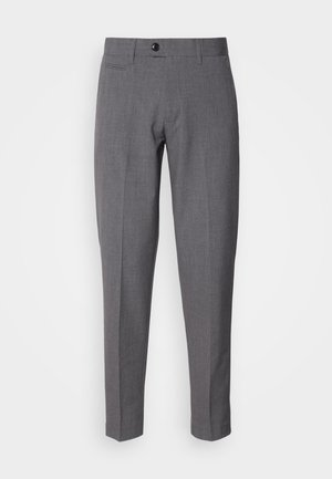 Pantaloni grigi su misura con una texture liscia, dotati di chiusura a bottone singolo, tasche frontali e un design slim fit.