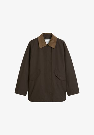 Veste extérieure marron avec un col en velours côtelé marron contrastant, une fermeture à boutons et deux rabats de poche à l'avant.