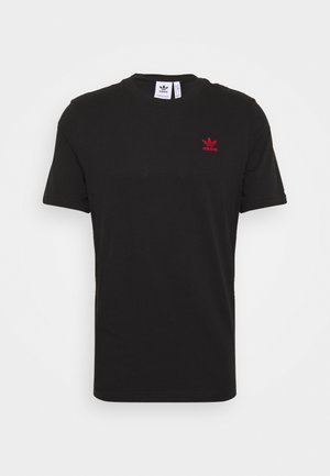 Schwarzes Baumwoll-T-Shirt mit Rundhalsausschnitt, kurzen Ärmeln und kleinem roten Adidas-Logo auf der Brust. Einfaches Design, weicher Stoff.