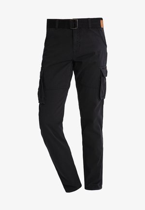 Černé cargo kalhoty vyrobené z odolné látky, s několika postranními kapsami, přiléhavým pasem s páskem a rovnou siluetou nohavic.