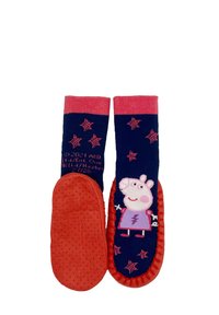 Calcetines con un cuerpo azul adornado con estrellas rosas y un diseño de personaje, rematados con un puño rosa y una suela texturizada roja para mayor agarre.