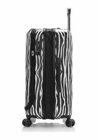 Hartschalenkoffer im Zebra-Design in Schwarz und Weiß, mit einem ausziehbaren Griff, zwei Reißverschlüssen und leise rollenden Rädern.