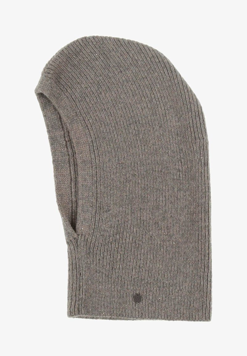 Cagoule grise tricotée avec une texture côtelée et une ouverture pour le visage, adaptée pour les temps froids.