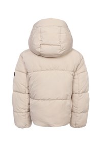 Lichtbeige pufferjack met een capuchon, voorzien van gequiltte secties en een gladde textuur. Inclusief een logo-opdruk op de linker mouw.