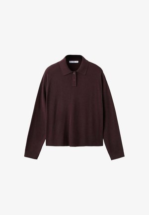 Dunkelbrauner Polo-Pullover mit langen Ärmeln, Strickmuster, Kragen und zweiknöpfiger Blende, auf weißem Hintergrund präsentiert.