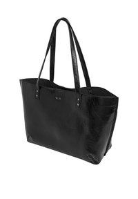 Bolso tote de cuero negro con dos asas largas, diseño sencillo y pequeños clavos metálicos en las esquinas inferiores.