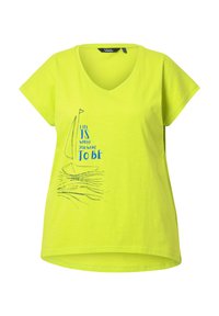Camiseta de algodón amarilla brillante con escote en V, mangas cortas y un gráfico de un velero azul con el texto "La vida es donde quieres estar."