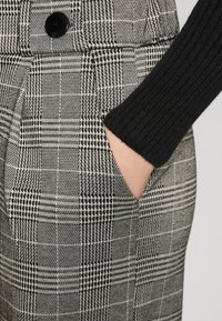 Thumbnail Image 6