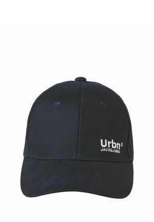 Marine baseball cap lavet af stof med en buet skygge. Viser broderet logo "Urbn" og "JACK&JONES" i hvid. Seks-panel design.