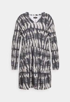 Vestido de mangas longas com um padrão em tie-dye preto e bege, com um decote em V e um design em camadas que proporciona volume e textura.