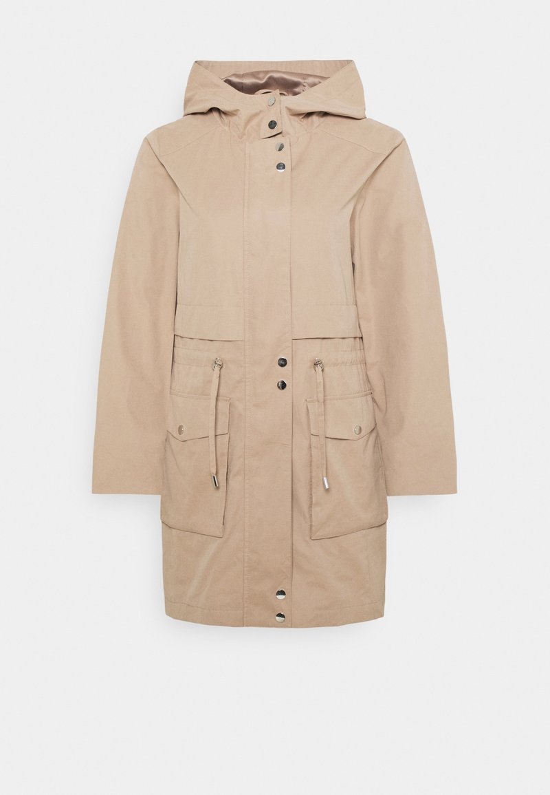 Veste à capuche beige en tissu durable, dotée de deux poches avant, de cordons de serrage ajustables et d'une fermeture à boutons-pression.