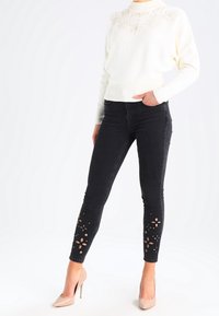 New Look Vaqueros slim fit - black