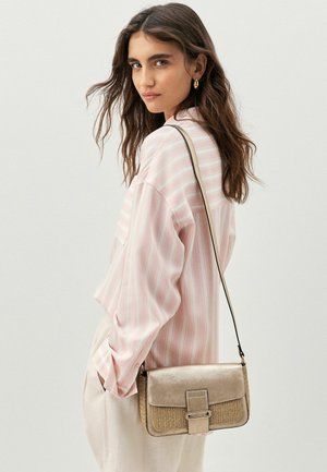 Next, RAFFIA EFFECT HARDWARE CROSS-BODY BAG - Taška cez plece - metallic