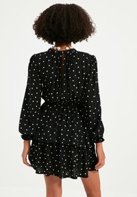 Trendyol Freizeitkleid - black
