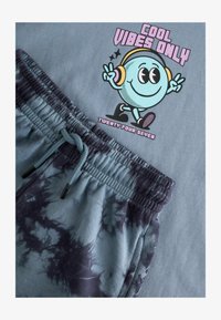 Atlasīts, blue tie dye