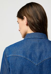 Wrangler LONG SLEEVE WESTERN FOR REGULAR FIT - Camicia - dark wash