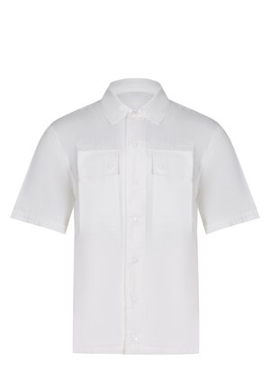 Camicia bianca a maniche corte con bottoni, colletto appuntito e due tasche frontali con pattina e bottoni.