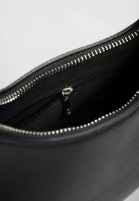 Thumbnail Image 5