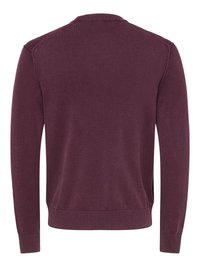 Pull bordeaux à manches longues avec poignets, ourlet et col en côtes, vu de dos sur un fond blanc uni.