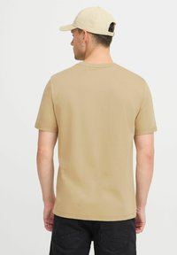 Blend BHTEE 5 PACK - Pamata T-krekls - cornsforestwinedressbblack